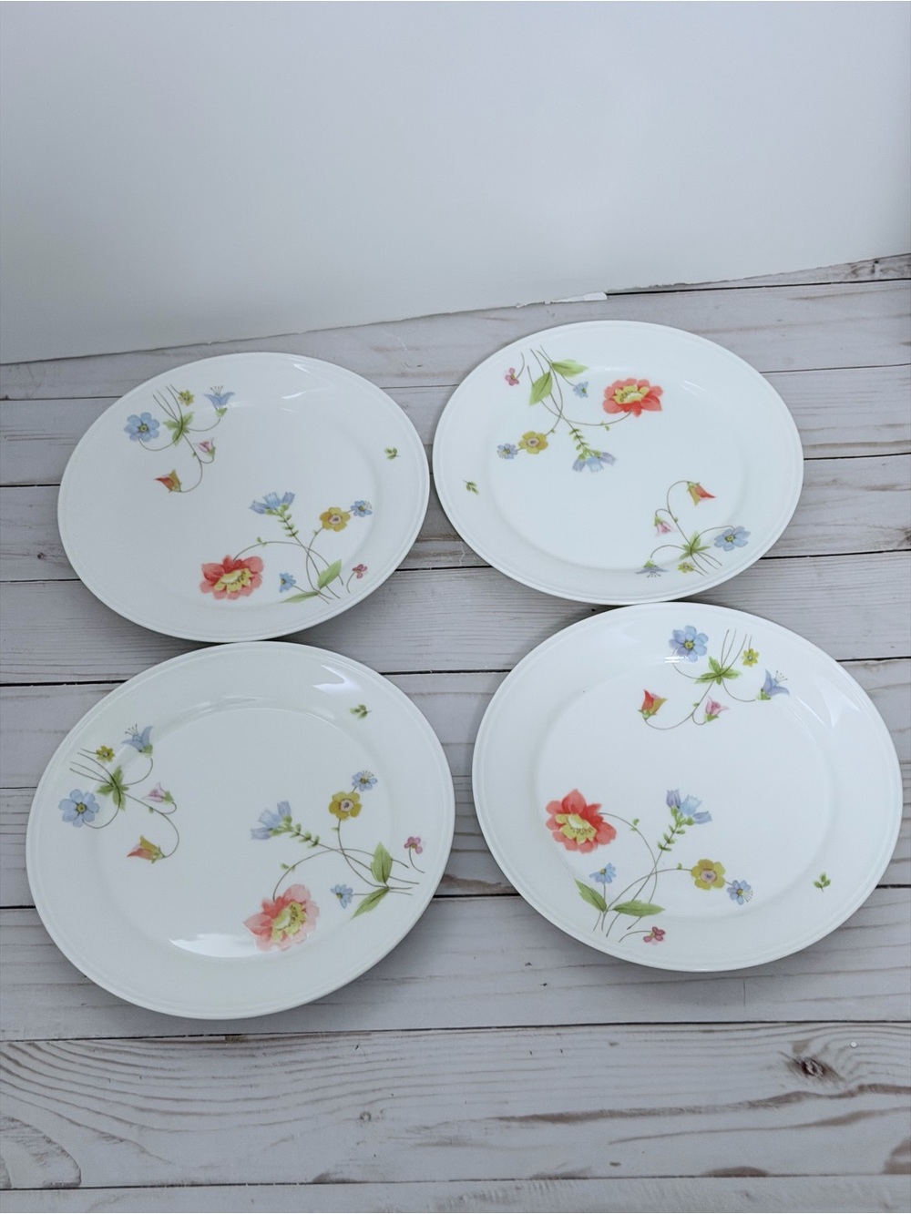 Set of 4 Just Flowers Mikasa Bone China Salad Bread Dessert Plates 7.5" EUC